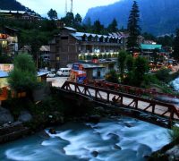 Old Manali bridge which separates Old Manali from new_